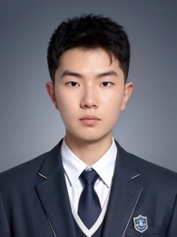 穿著西裝的男孩描述已自動生成
